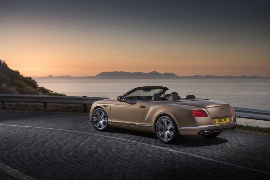  Bentley Continental GT Convertible 2015 года  (фото 9 из 13)